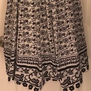 Gorgeous L White House Black Market WHBM black & white dress w/ spaghetti straps